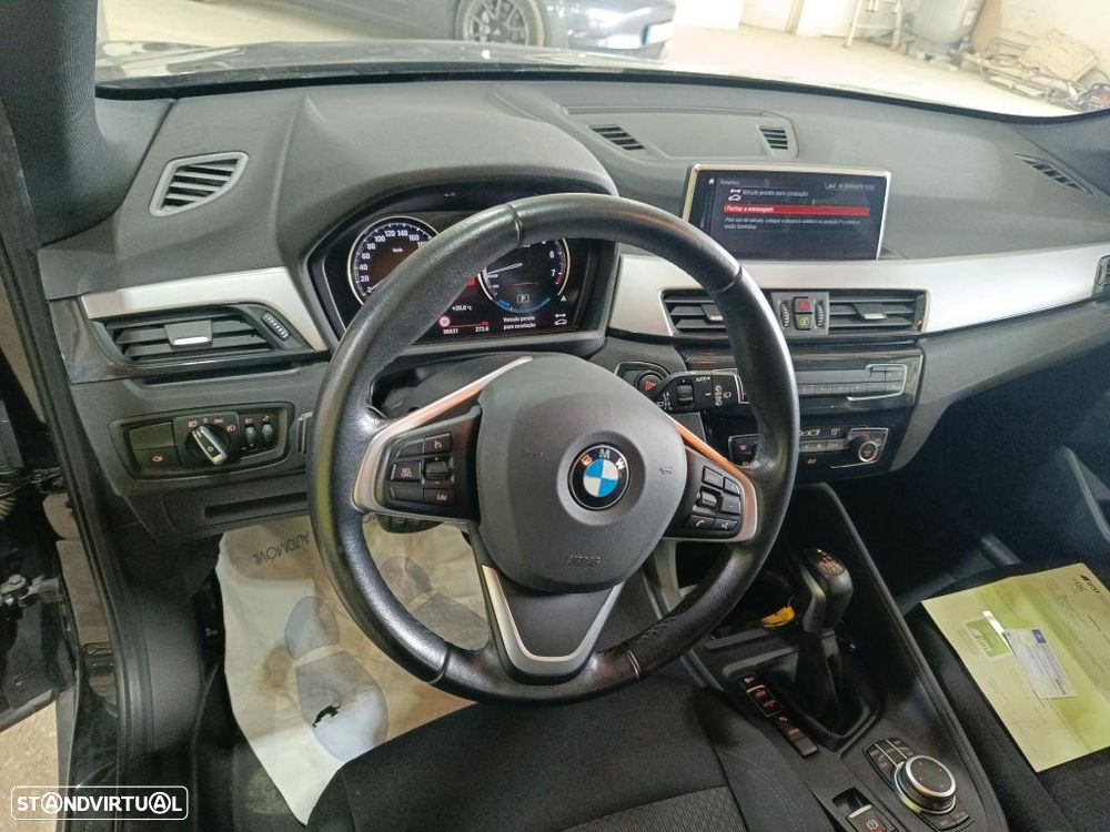 BMW X1 25 e xDrive Corporate Edition - 9