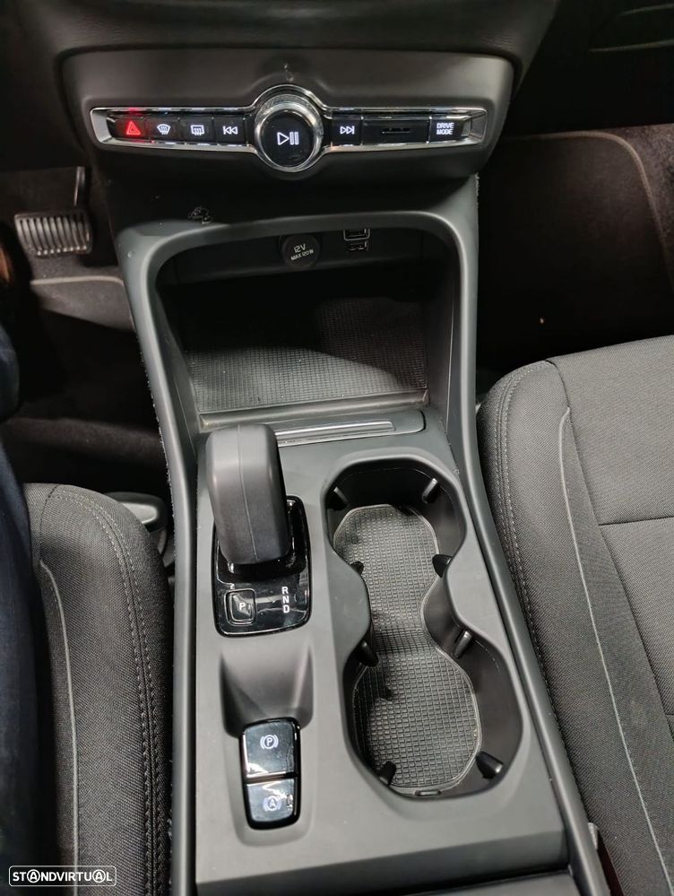Volvo XC 40 1.5 T2 Momentum Core Geartronic - 9
