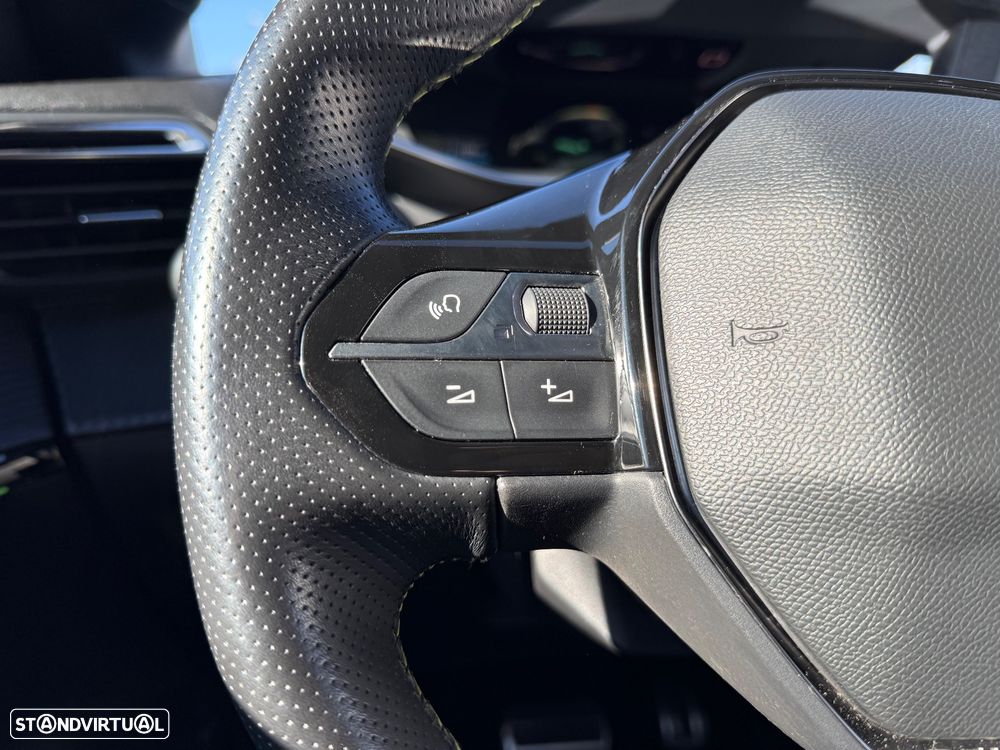 Peugeot e-208 GT Pack - 18