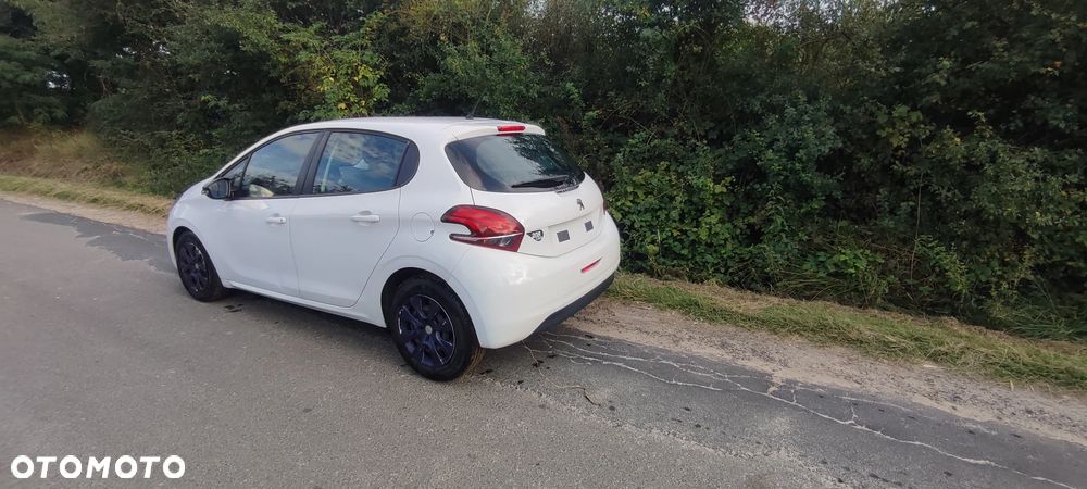 Peugeot 208 - 1