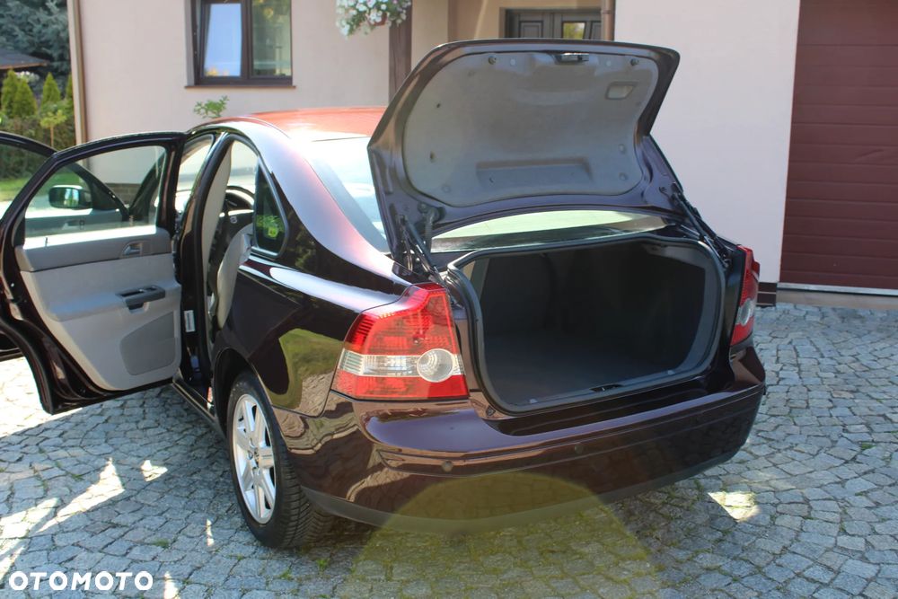 Volvo S40 2.0D - 13