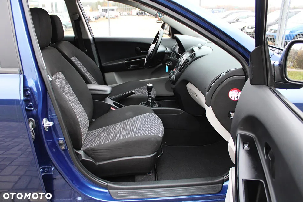 Kia Ceed - 27