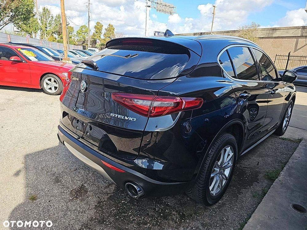 Alfa Romeo Stelvio 2.0 Turbo 16V AT8-Q4 Ti - 5