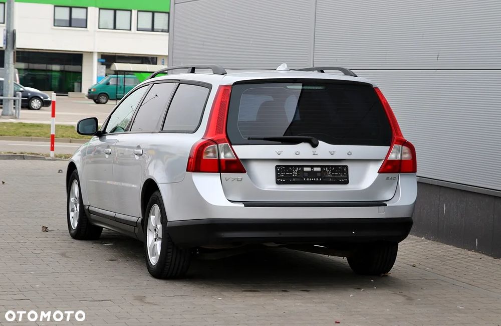 Volvo V70 2.4D Momentum - 4