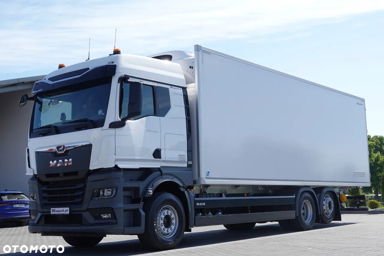 MAN TGX 26.520 / 6x2 / CHŁODNIA -8,6 M / AGREGAT THERMO KING T-1000R / 2025 R / OŚ PODNOSZONA / FABRYCZNIE NOWY - 2