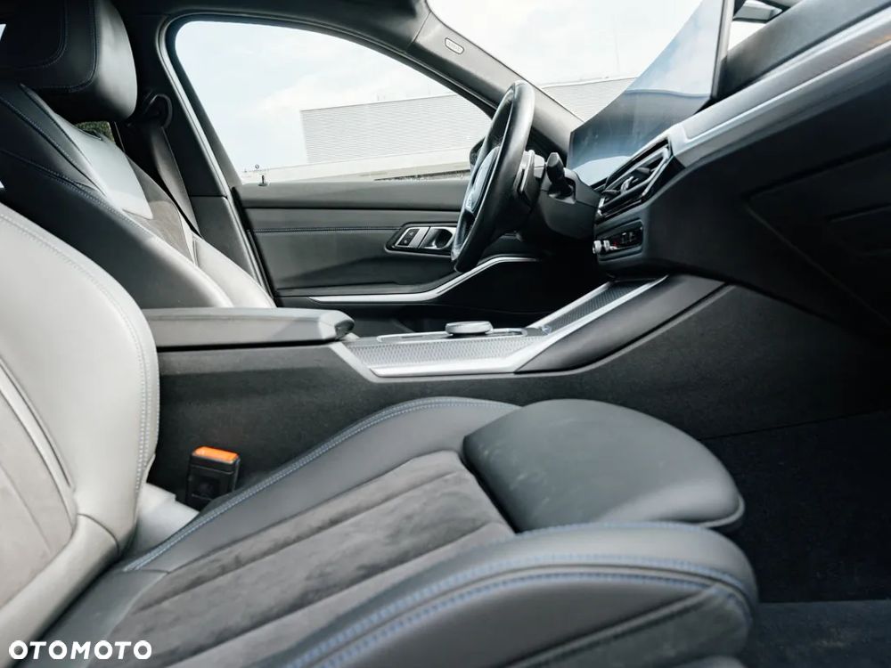 BMW Seria 3 320d xDrive M Sport - 9