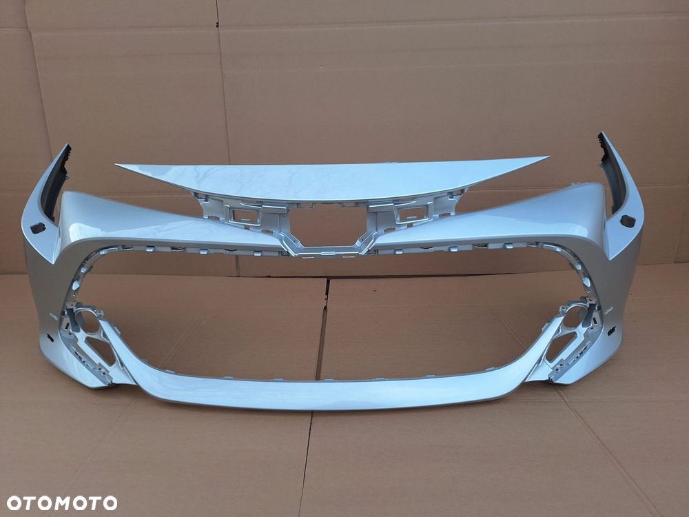 TOYOTA COROLLA XII E21 HB KOMBI LIFT 23- IDEAŁ! ORYGINAŁ NOWY SREBRNY DO ZAŁOŻENIA W KOLOR ZDERZAK PRZÓD PRZEDNI ORYG TO - 1