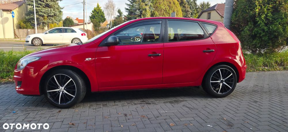 Hyundai i30 1.4 Base + - 6