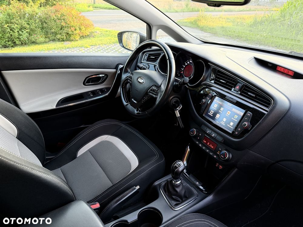 Kia Ceed - 8