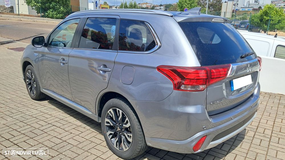 Mitsubishi Outlander 2.0 Instyle Navi - 4