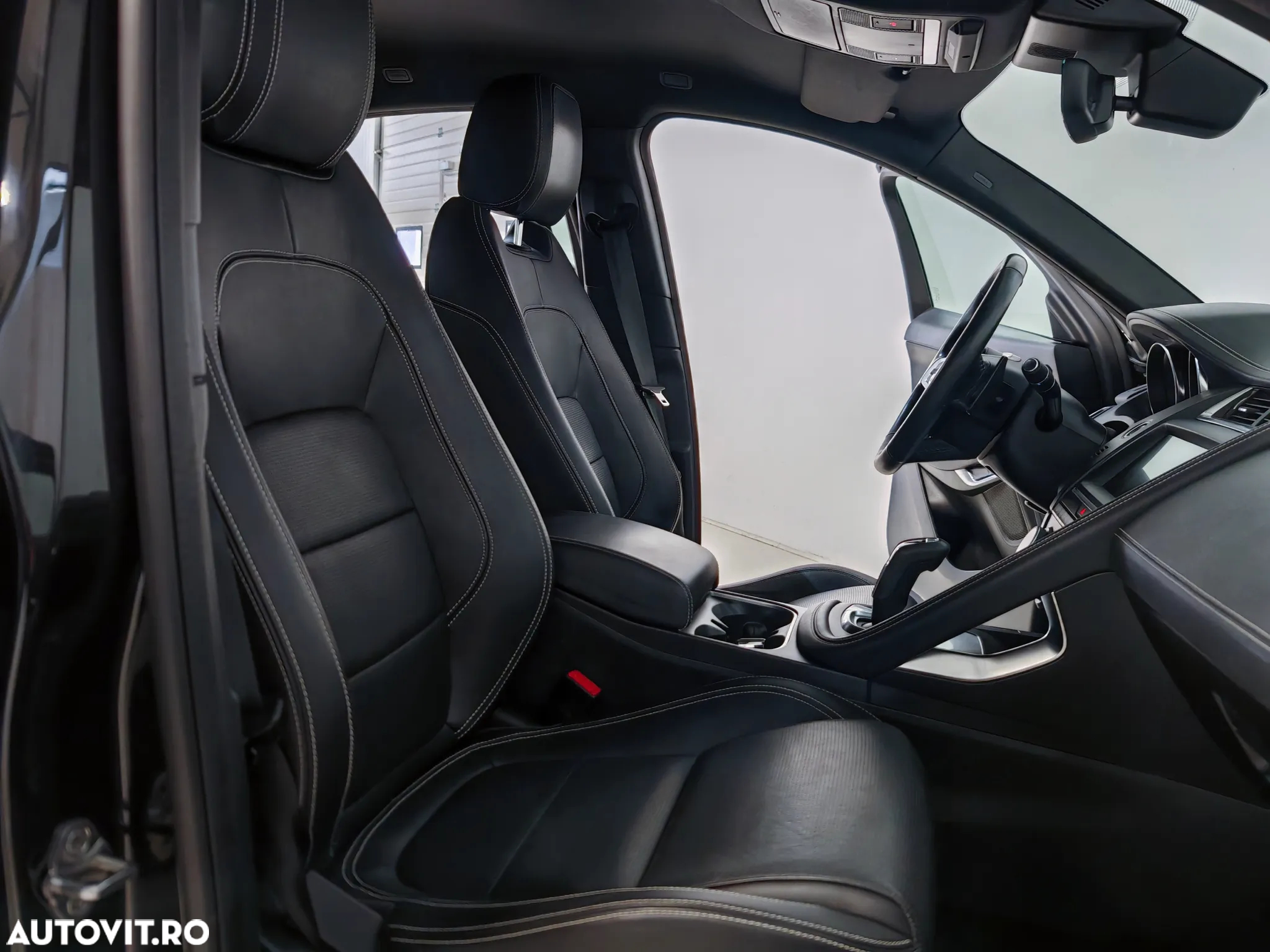 Jaguar E-Pace P200 AWD Aut. R-Dynamic - 27