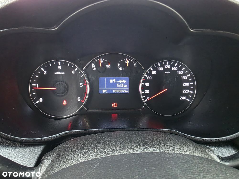 Kia Carens 1.7 CRDi Vision - 24