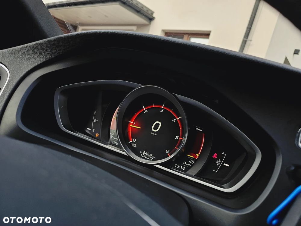 Volvo V40 D2 Drive-E R-Design Momentum - 22