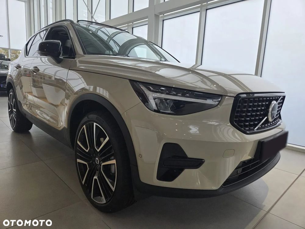 Volvo XC 40 B4 Plus Black Edition - 19