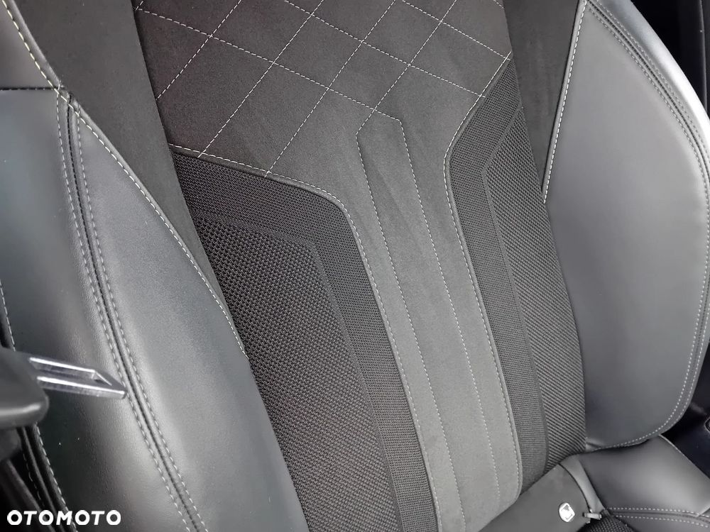 Peugeot 2008 PureTech 155 EAT8 GT - 8