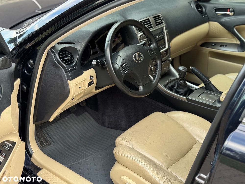 Lexus IS 250 Sport - 15