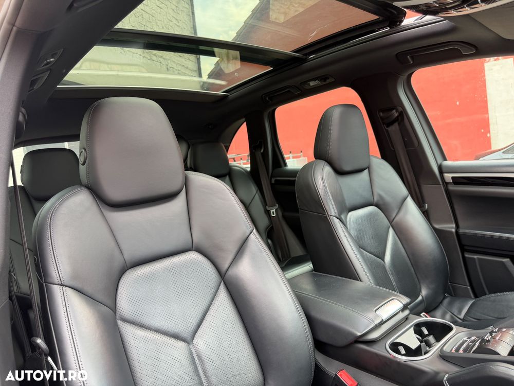 Porsche Cayenne Platinum Edition - 16