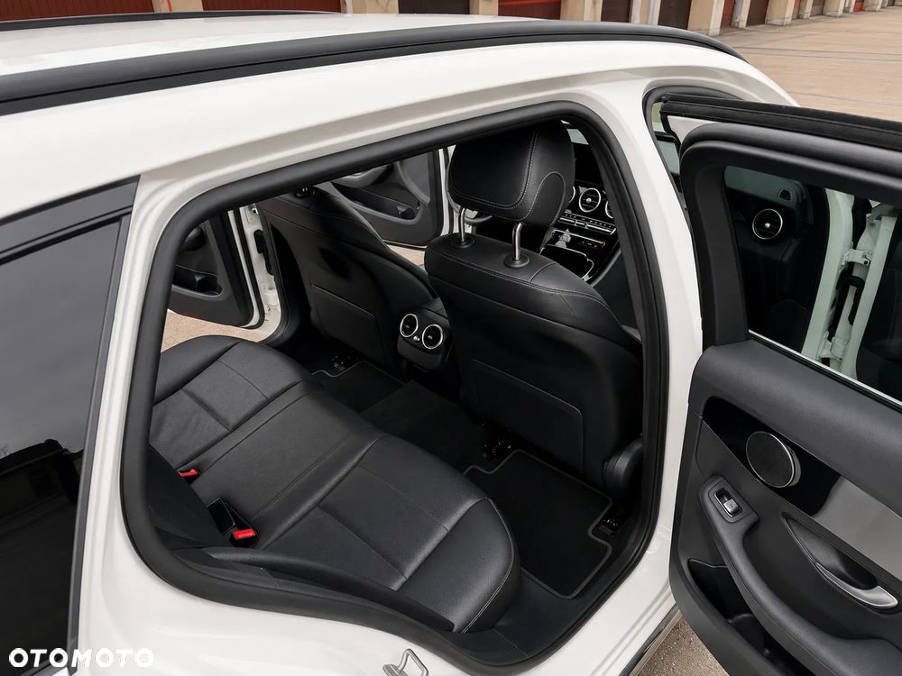 Mercedes-Benz Klasa C 200 d 9G-TRONIC - 35