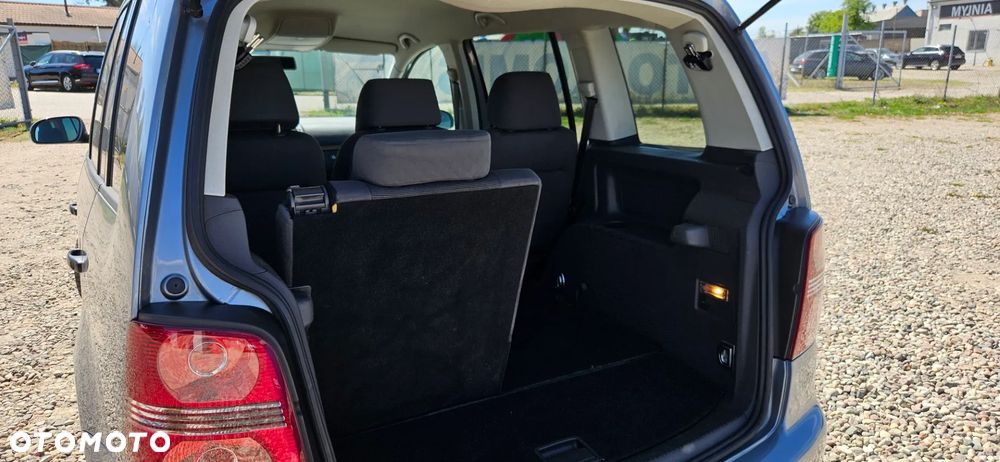 Volkswagen Touran - 16