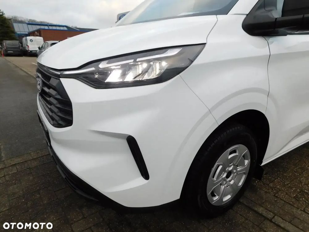 Ford Transit Custom Van - 4
