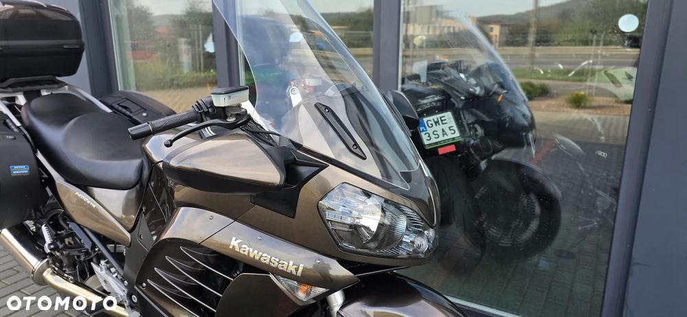 Kawasaki GTR - 24