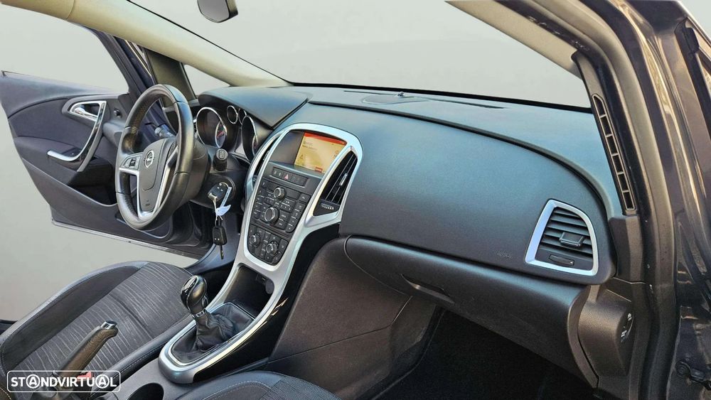 Opel Astra 1.6 150 Anos - 15