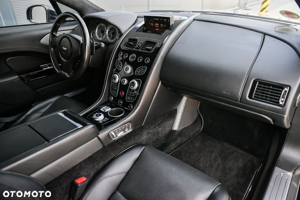 Aston Martin Rapide - 11