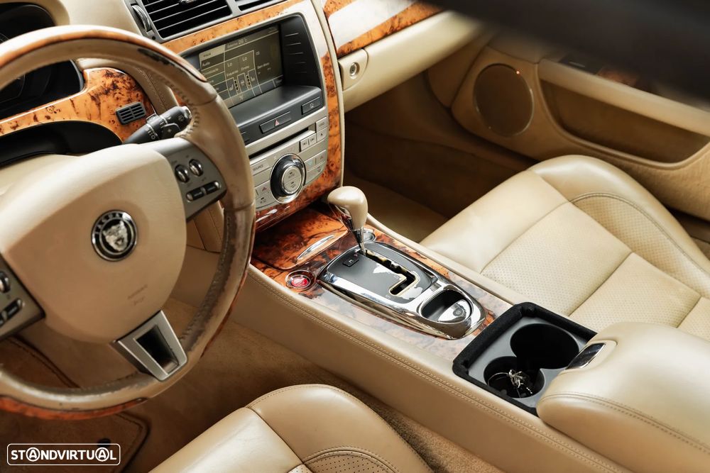 Jaguar XK XK8 Coupe - 33