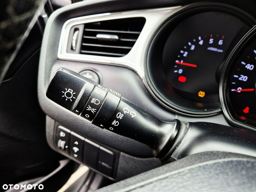 Kia Ceed - 11