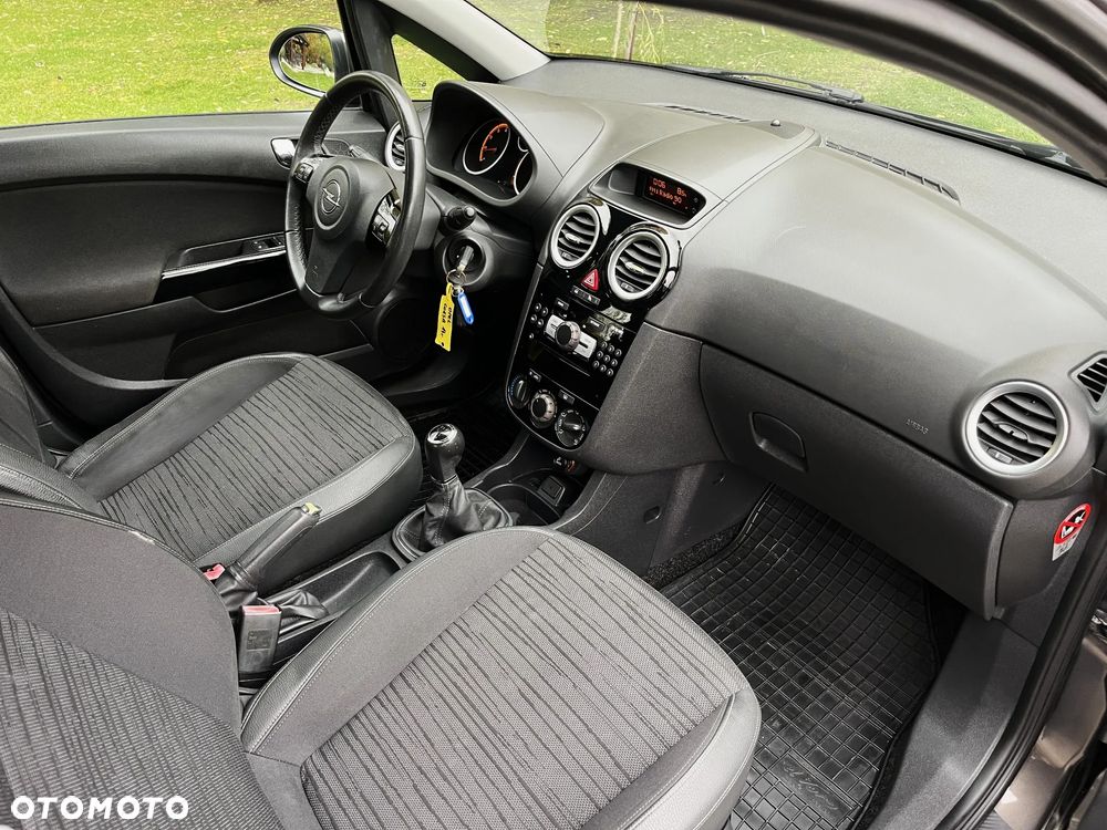 Opel Corsa 1.2 16V Cosmo - 16