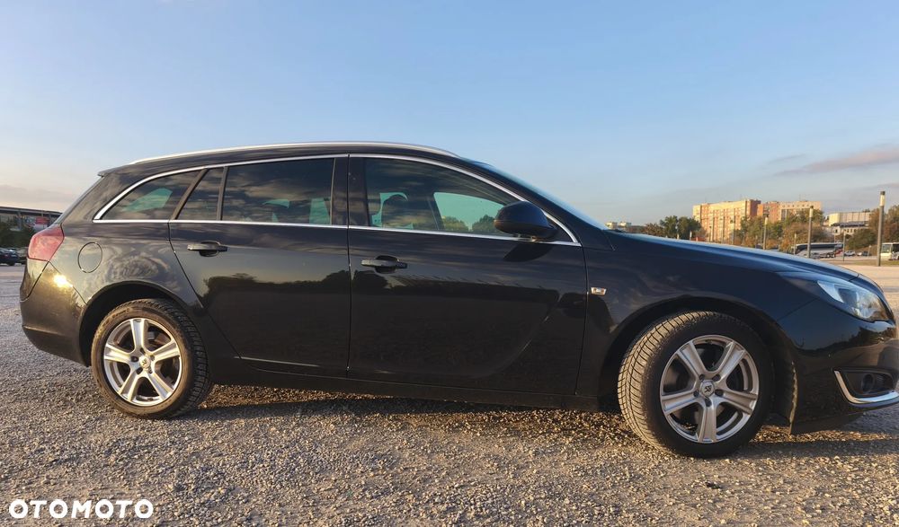 Opel Insignia 2.0 T SportsTourer 4x4 ecoFLEX Start/Stop - 2