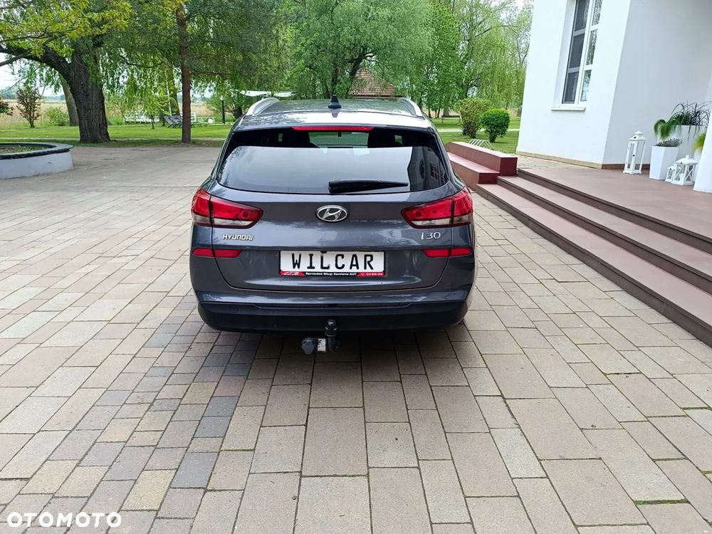 Hyundai i30 blue Kombi 1.6 CRDi Style - 18