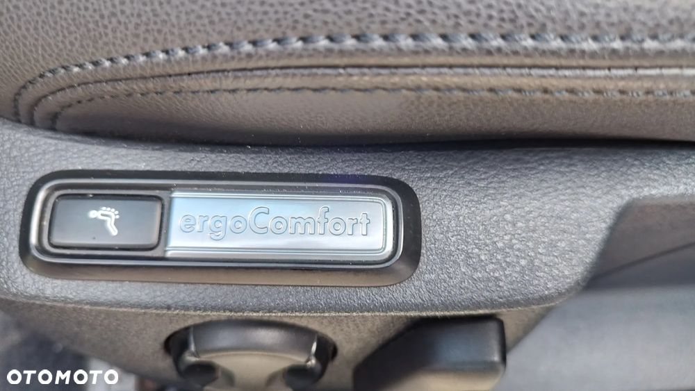 Volkswagen Passat Variant 2.0 TDI SCR DSG Comfortline - 17