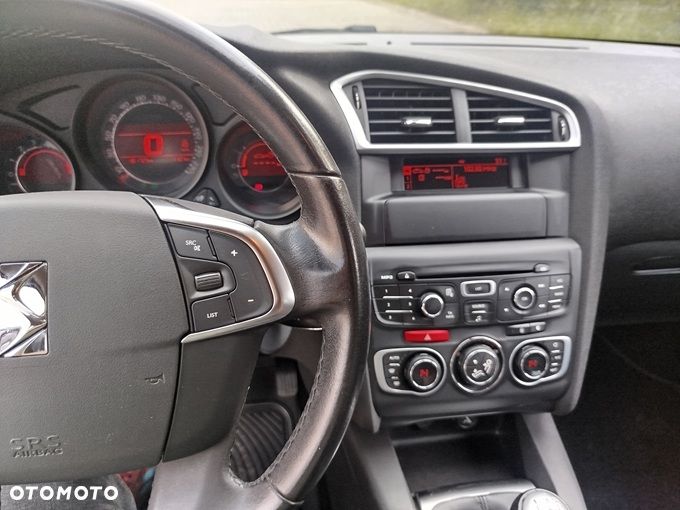 Citroën C4 VTi 120 90 Jahre - 14