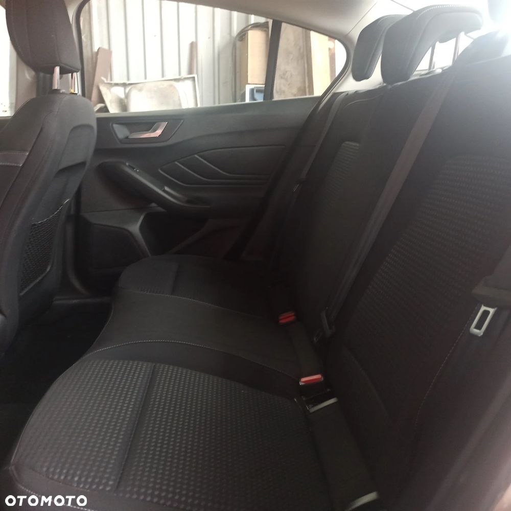 Ford Focus 1.0 EcoBoost Connected - 13
