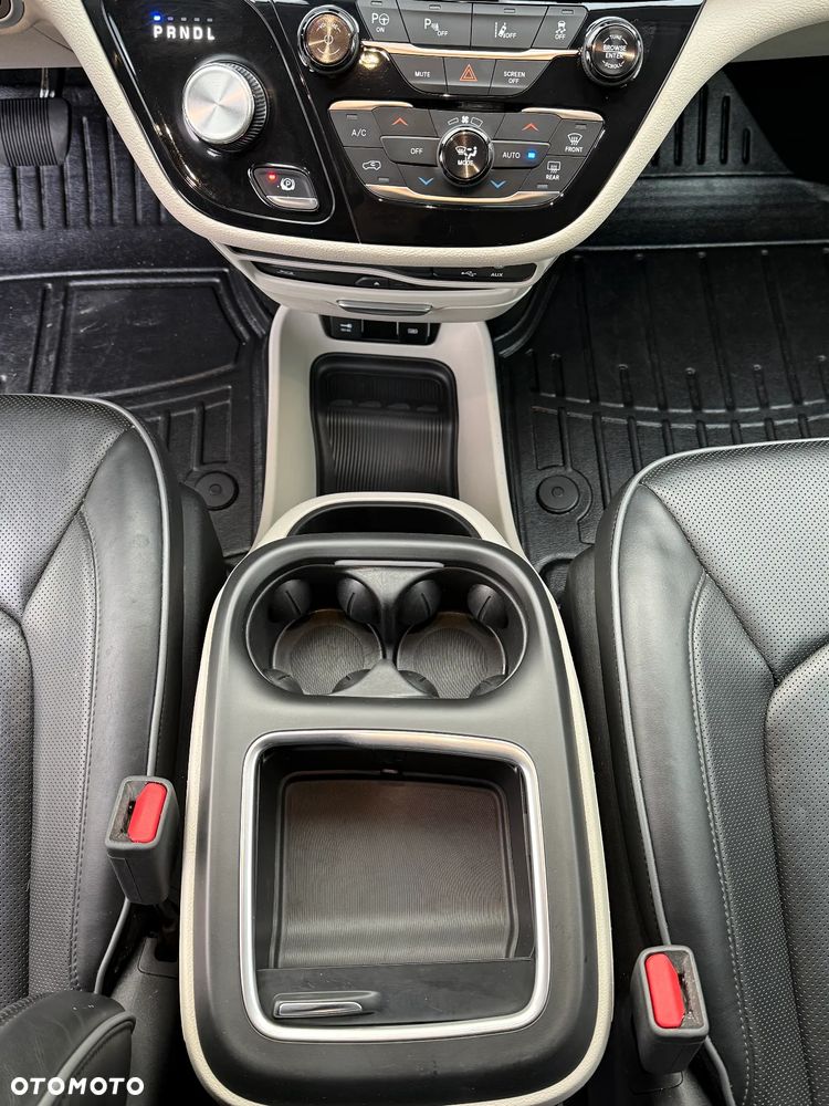 Chrysler Pacifica - 19