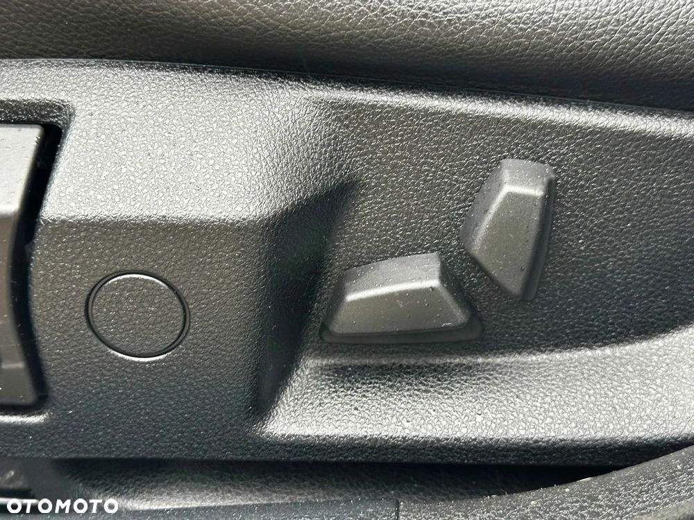 BMW Seria 5 520i - 22