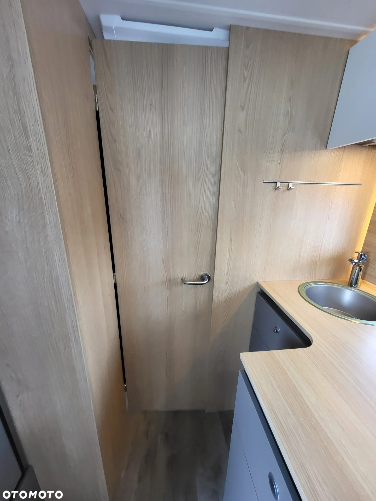 LMC Tourer Lift H730G - Kampery 4-osobowy - 28