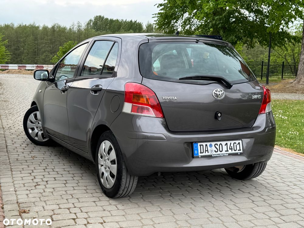 Toyota Yaris - 32