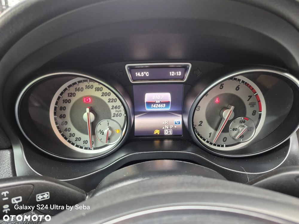 Mercedes-Benz GLA 200 7G-DCT - 12