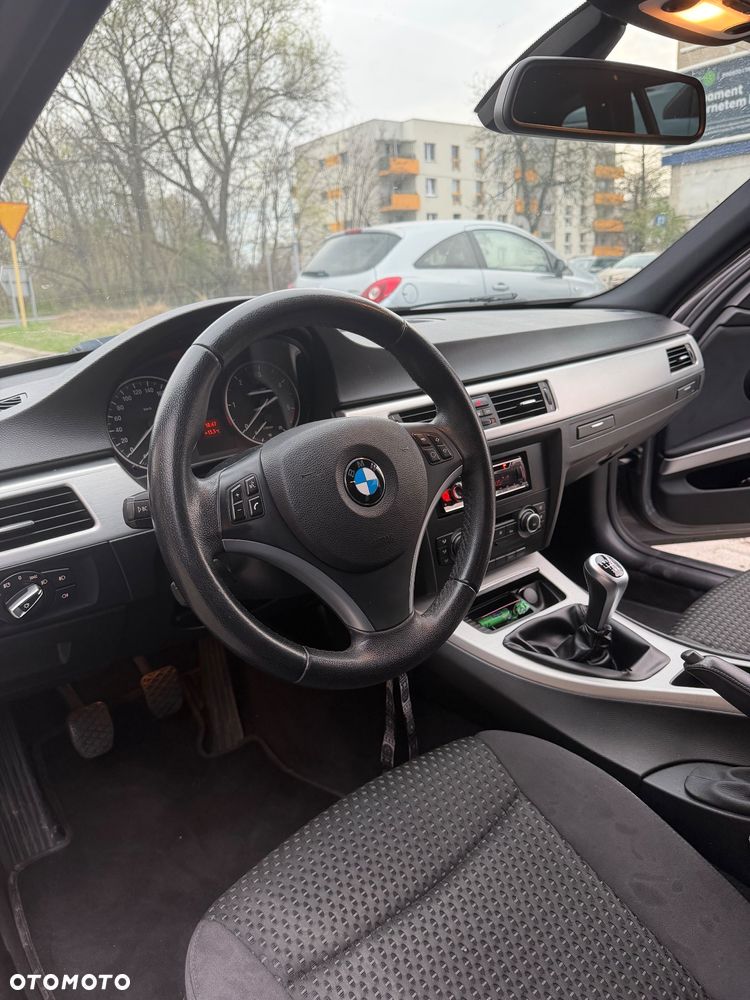 BMW Seria 3 318d - 5