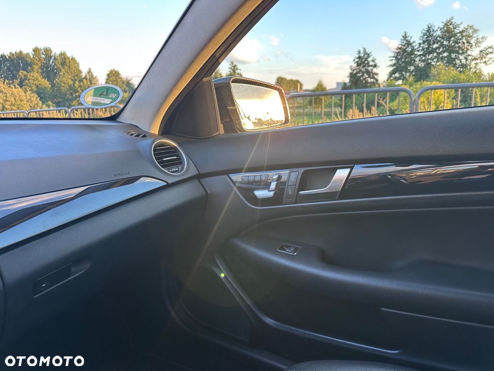 Mercedes-Benz Klasa C 220 CDI DPF Automatik Avantgarde - 12