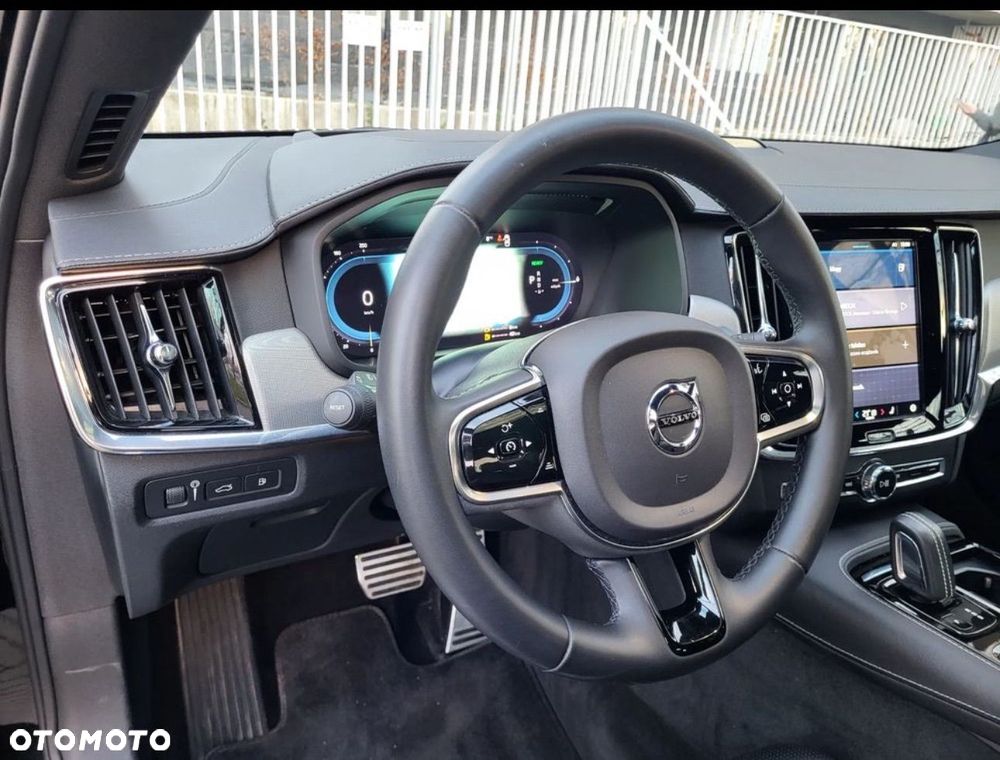 Volvo S90 - 2