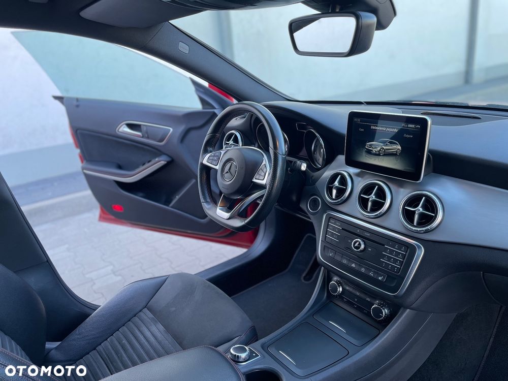 Mercedes-Benz CLA 180 7G-DCT SCORE - 19