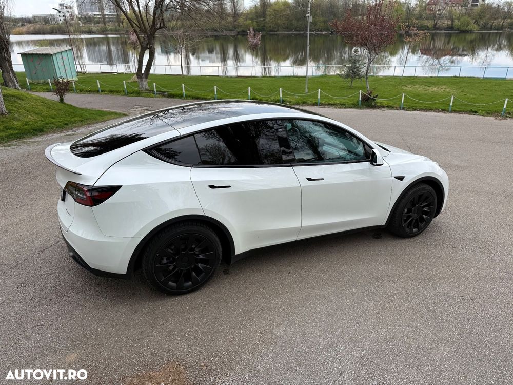 Tesla Model Y - 18