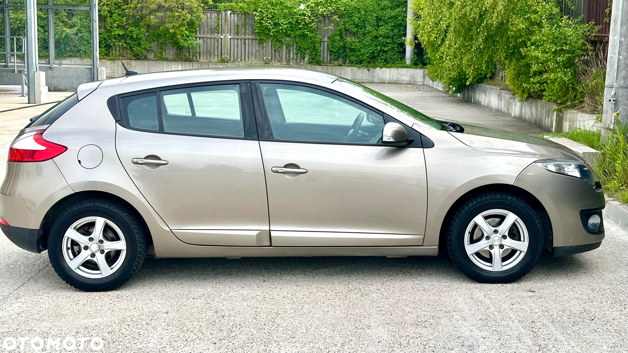Renault Megane Grandtour ENERGY TCe 115 Start & Stop Bose Edition - 6