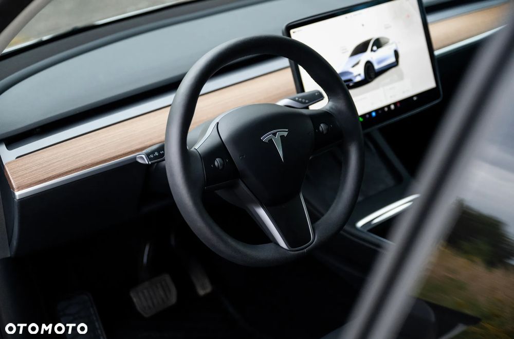 Tesla Y Model RWD - 23