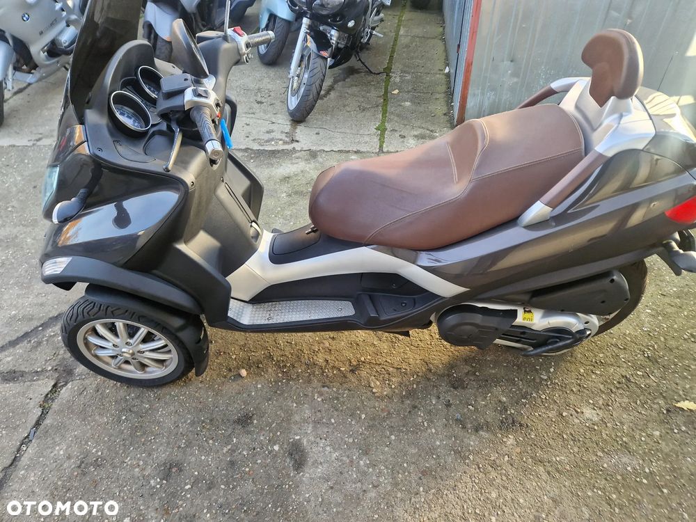 Piaggio MP-3 - 5