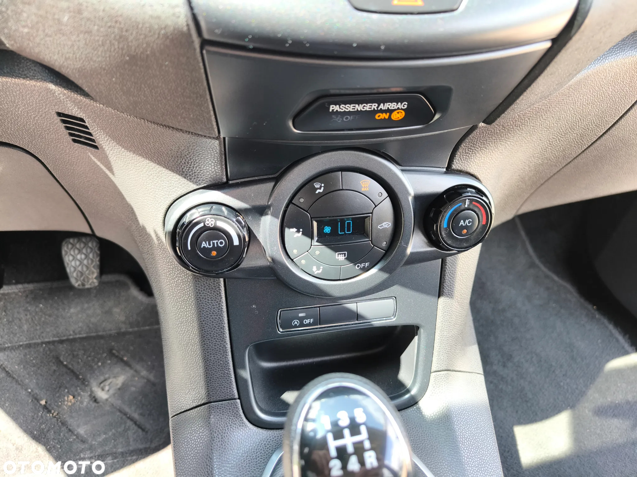 Ford Fiesta 1.0 EcoBoost Gold X - 24