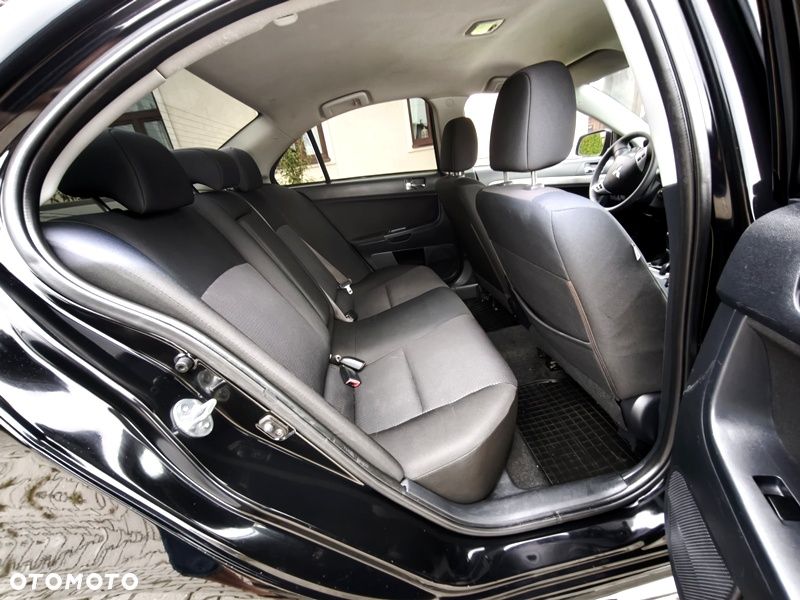 Mitsubishi Lancer 1.8 Inform LPG - 29